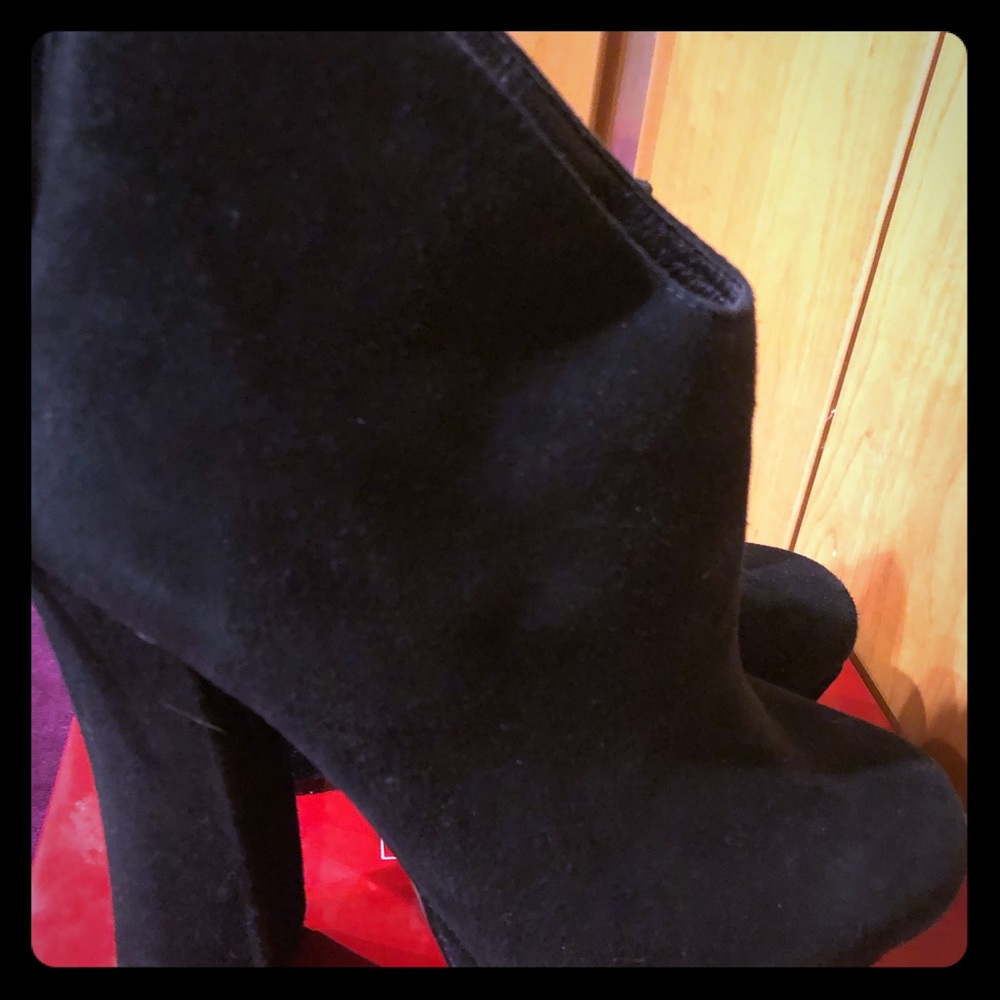 Steve Madden ladies platform boots, black suede 7
